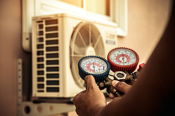 Professional Hvac Maintenance technician working in Saratoga, IN